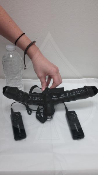 Vibrating Double Delight Strap-On Black - OmniPleasures